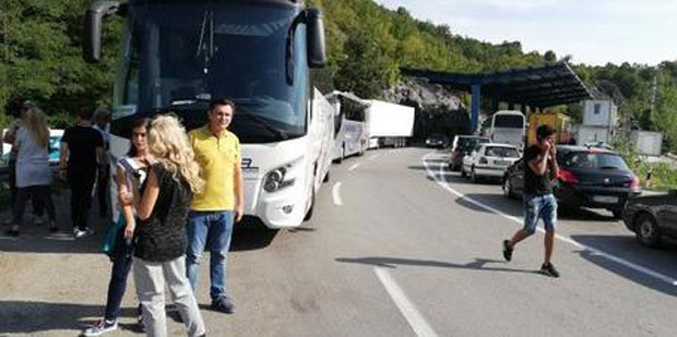 ИЖИВЉАЊЕ НА ПРЕЛАЗУ: Албанци их држали 20 сати на Јарињу (ВИДЕО)